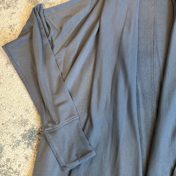 ATHLETA Light Gray Heather Pranyama Restore Wrap SP - Picture 5 of 7